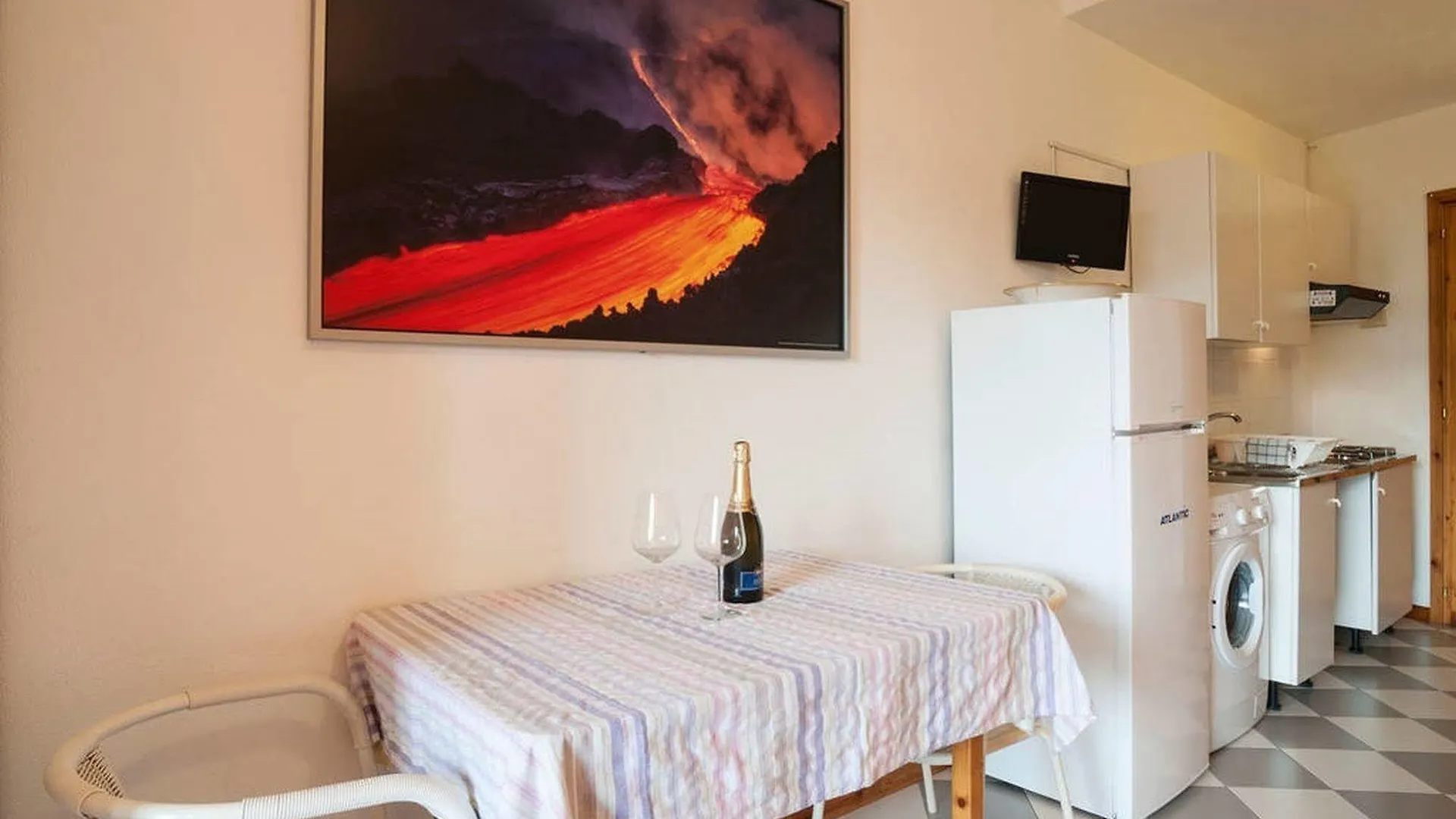 Comeinsicily - Rocce Nere Giardini Naxos